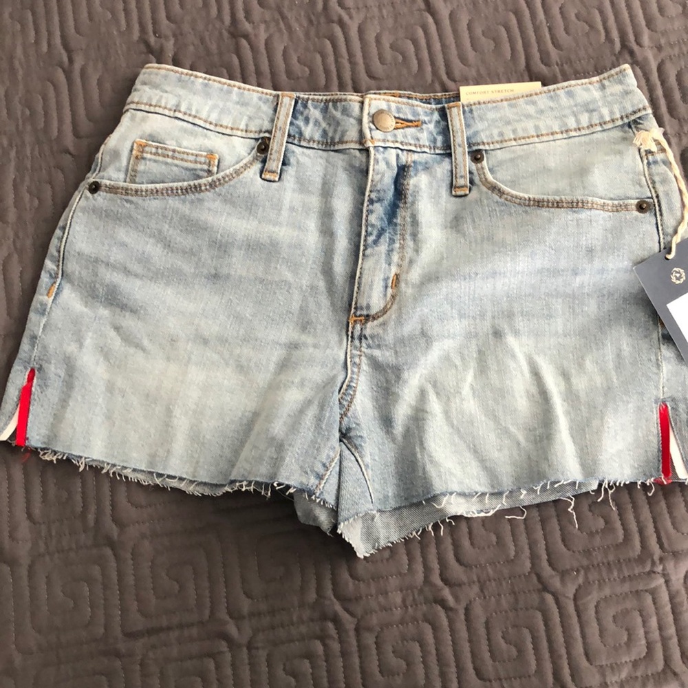 UNIVERSAL THREAD shorts